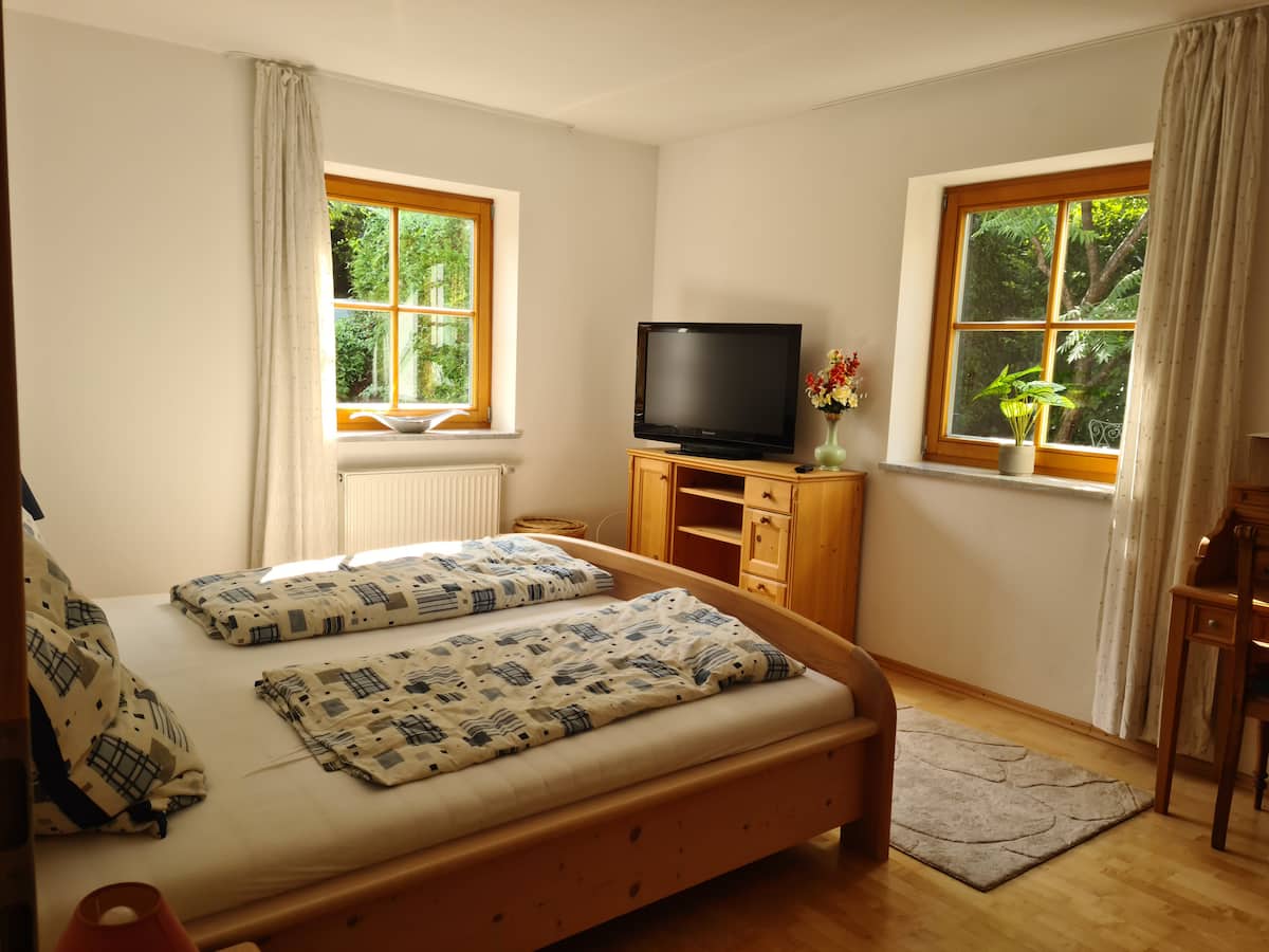 Gemütliches zweites Schlafzimmer